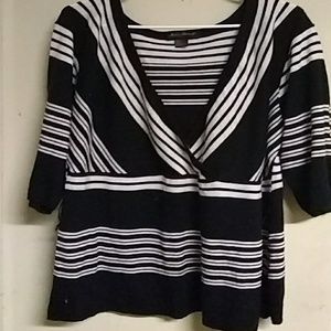 Black/white long V neck blouse